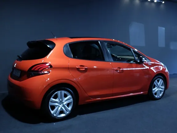 Peugeot 208 2017 photo 3