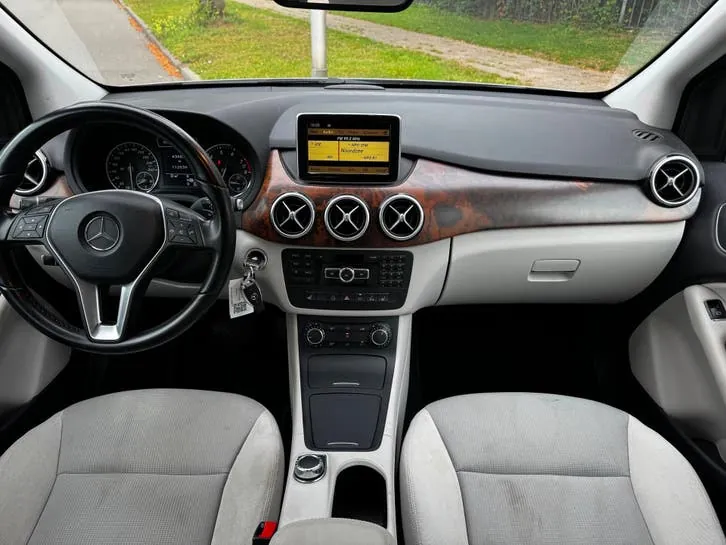Mercedes-Benz B-Class 2012 photo 3