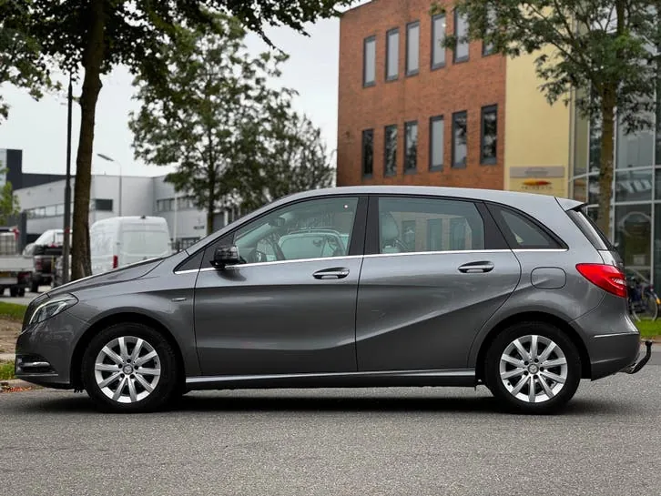 Mercedes-Benz B-Class 2012 photo 2