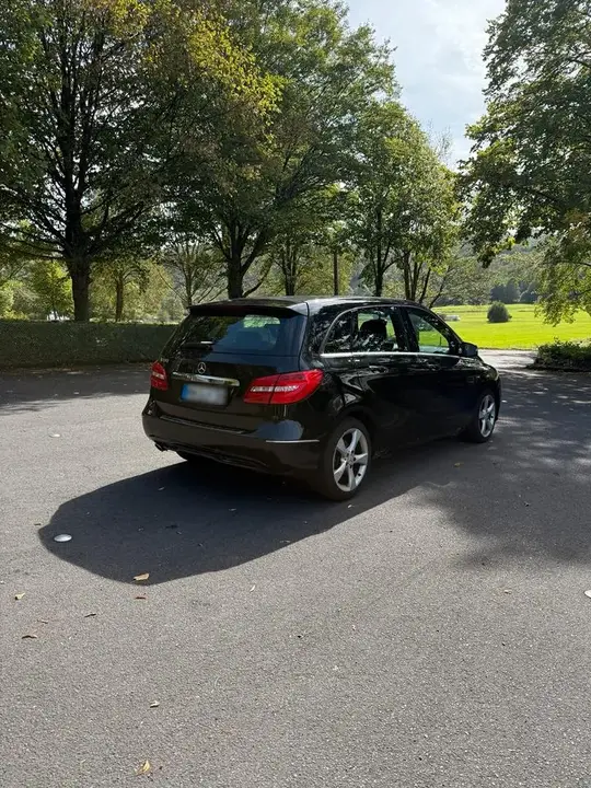 Mercedes-Benz B180