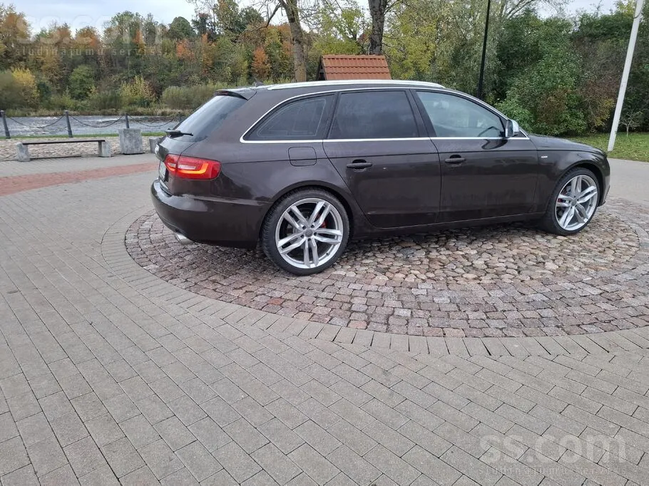 Audi A4 2010 photo 5