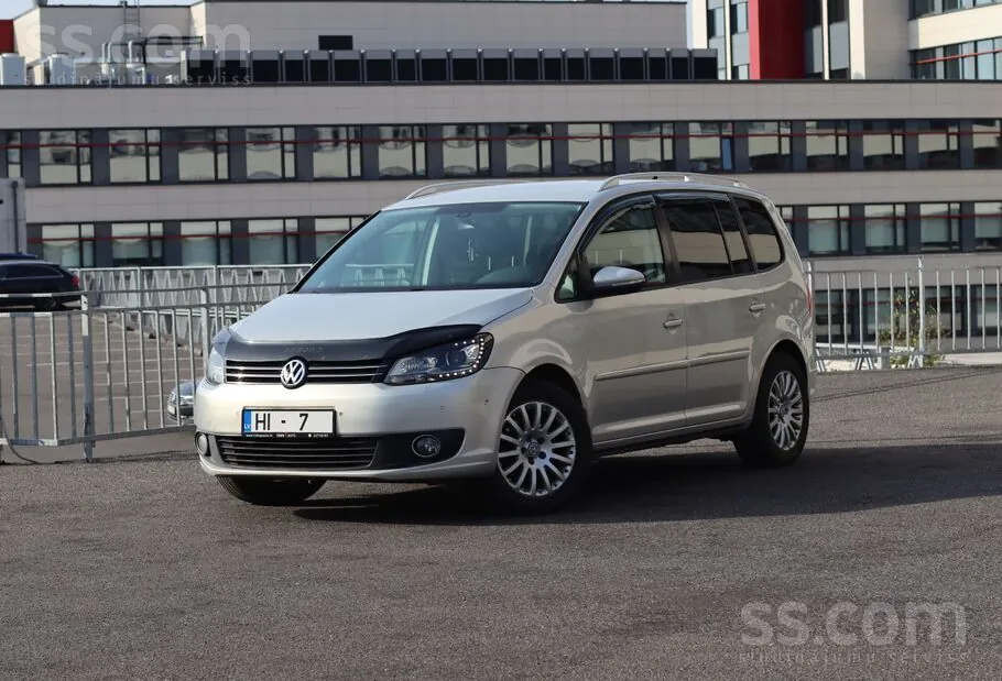 Volkswagen Touran 2011 photo 3