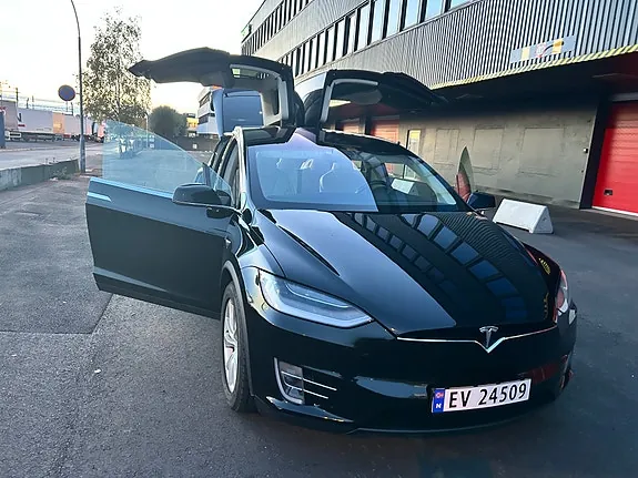 Tesla Model X 2018 photo 2