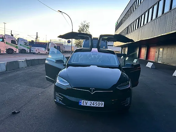 Tesla Model X 2018 photo 3