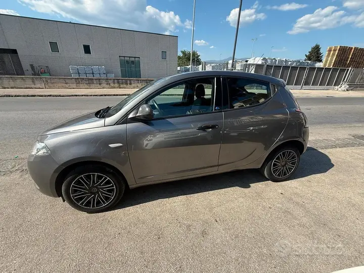 Lancia Ypsilon 2019 photo 2