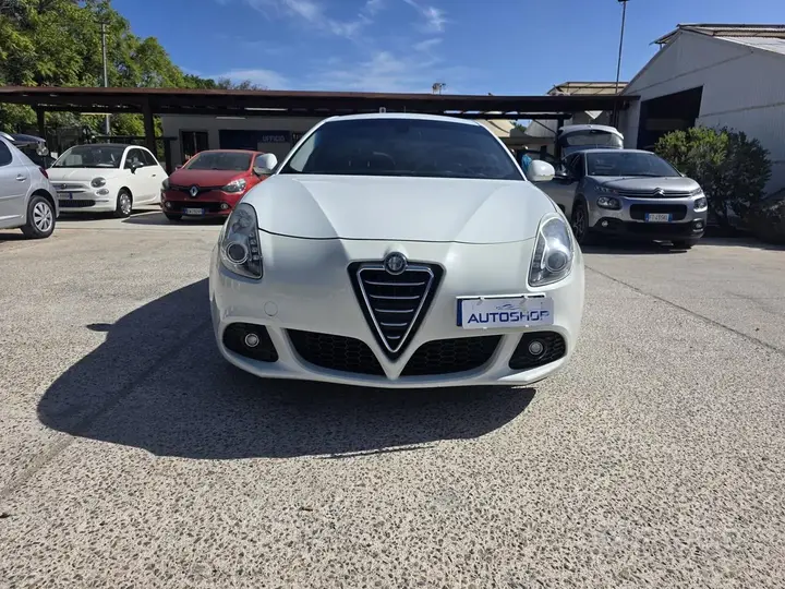 Alfa Romeo Giulietta 2011 photo 2