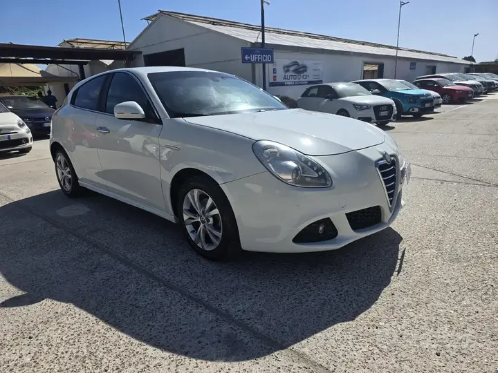 Alfa Romeo Giulietta 2011 photo 3