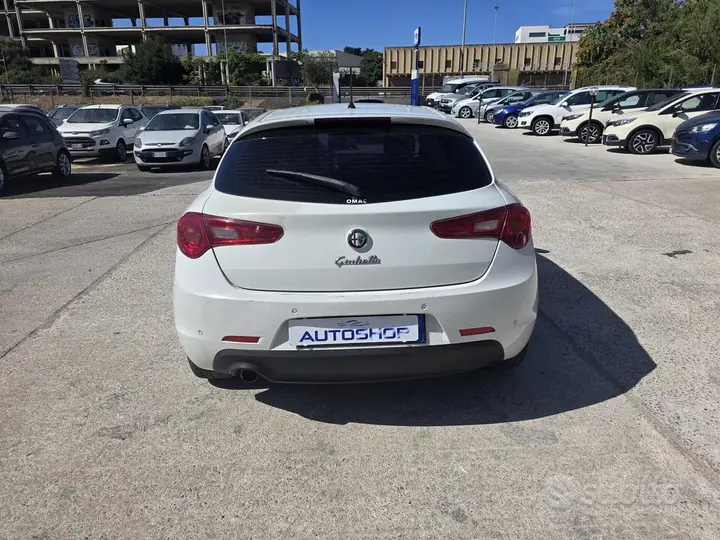 Alfa Romeo Giulietta 2011 photo 5