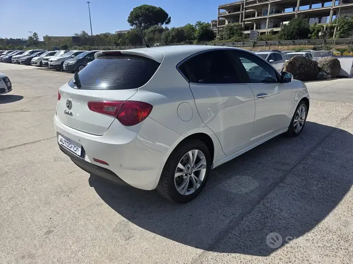 Alfa Romeo Giulietta 2011 photo 4