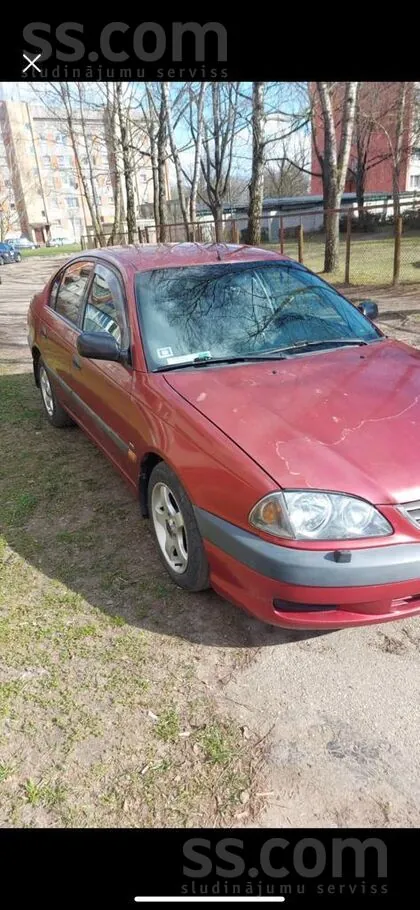Toyota Avensis Verso 2003 photo 3