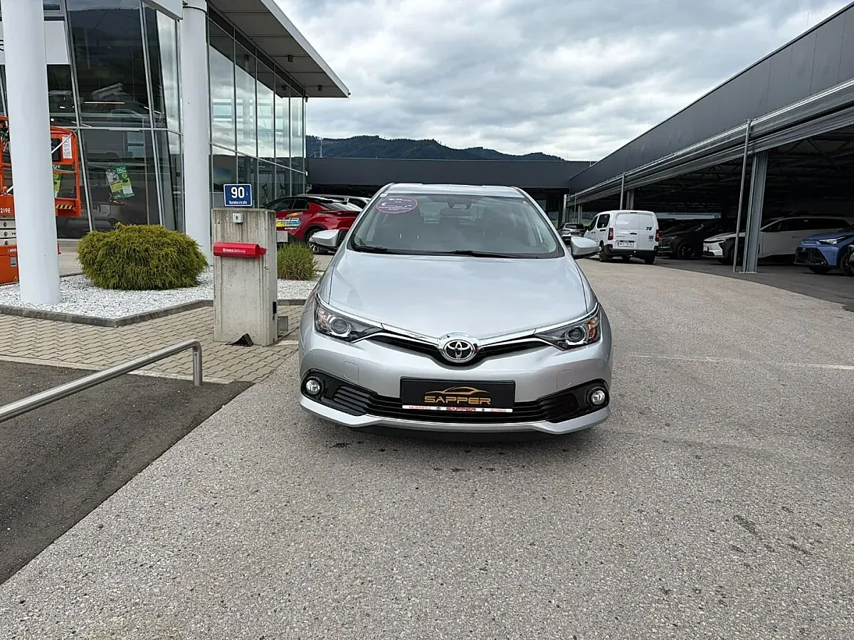 Toyota Auris 2017 photo 2