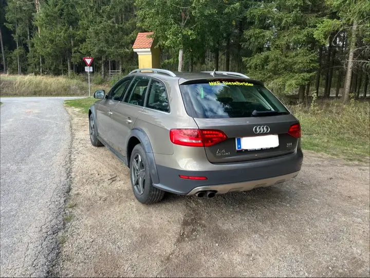 Audi A4 Allroad 2011 photo 2