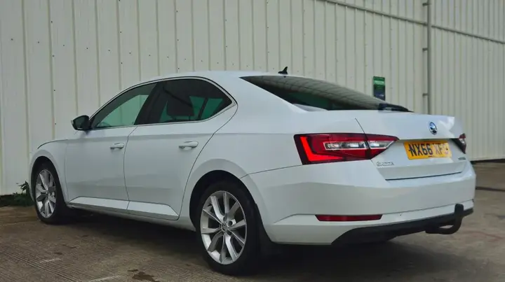 Skoda Superb 2016 photo 5