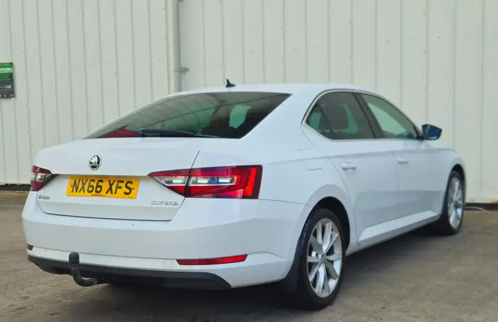 Skoda Superb 2016 photo 4