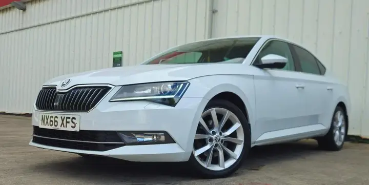 Skoda Superb 2016 photo 2