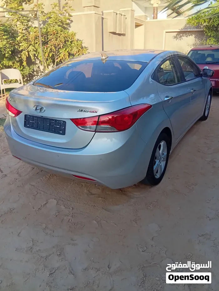 Hyundai Avante 2011 photo 4