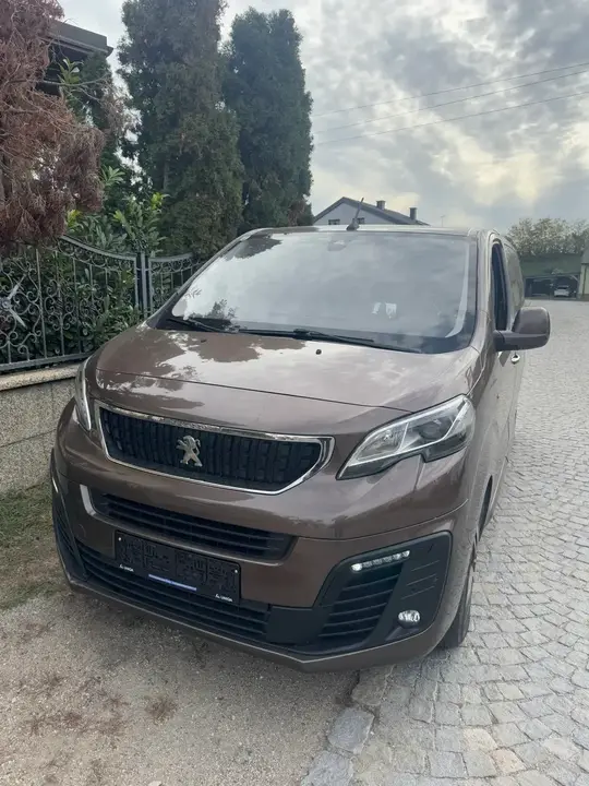 Peugeot Traveller