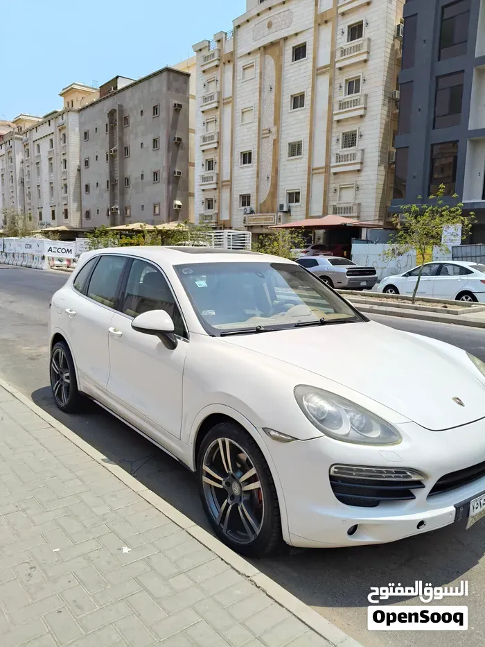 Porsche Cayenne 2011 photo 2