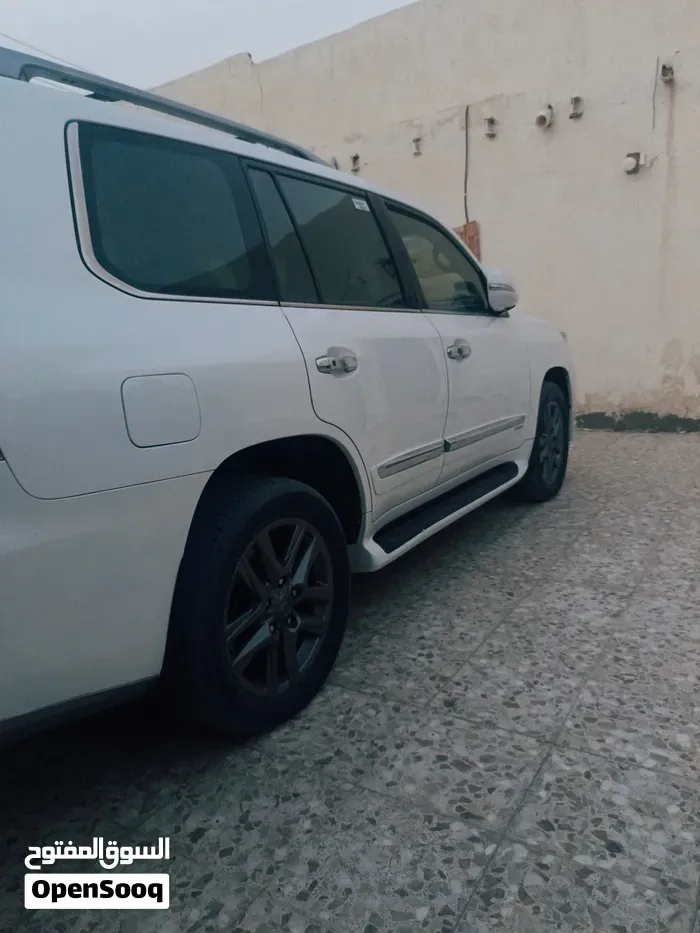 Lexus Lx 2014 photo 2