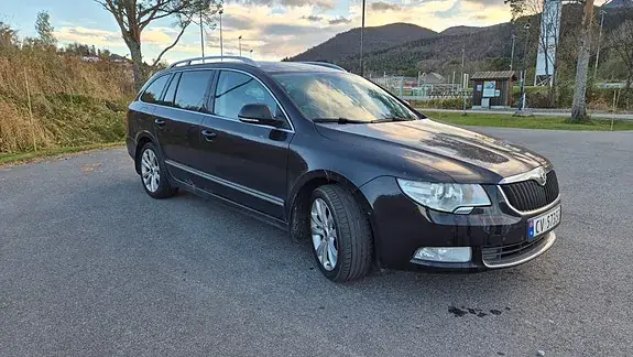 Skoda Superb 2010 photo 4