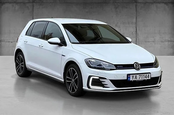 Volkswagen Golf 2019 photo 2