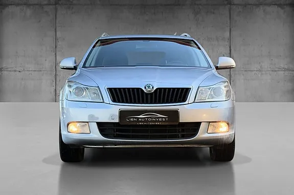 Skoda Octavia 2013 photo 2