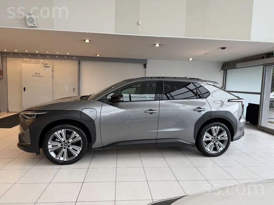 Subaru Solterra 2023 photo 3