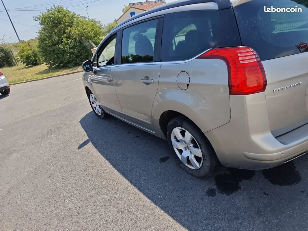 Peugeot 5008 2012 photo 2