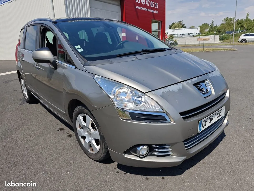 Peugeot 5008 2012 photo 4