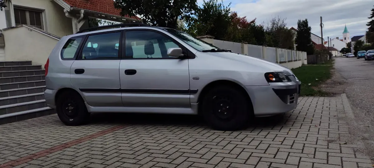 Mitsubishi Space Star 2002 photo 3