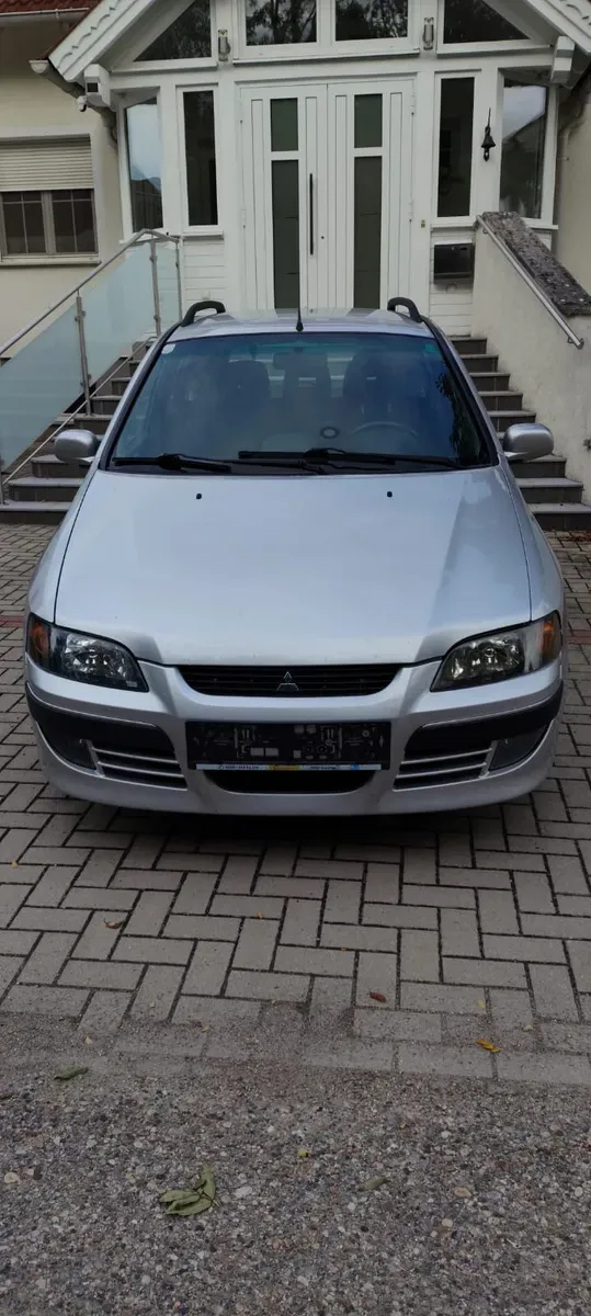 Mitsubishi Space Star 2002 photo 2