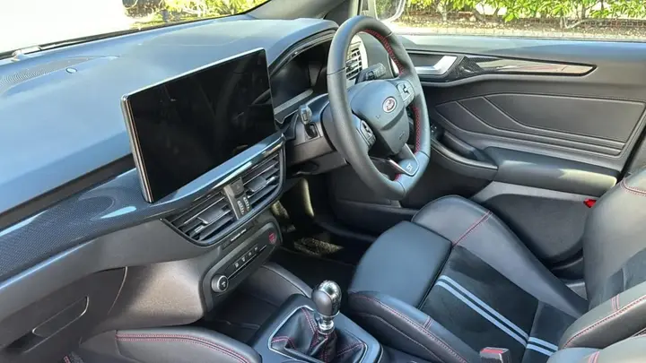 Ford Focus 2023 photo 2
