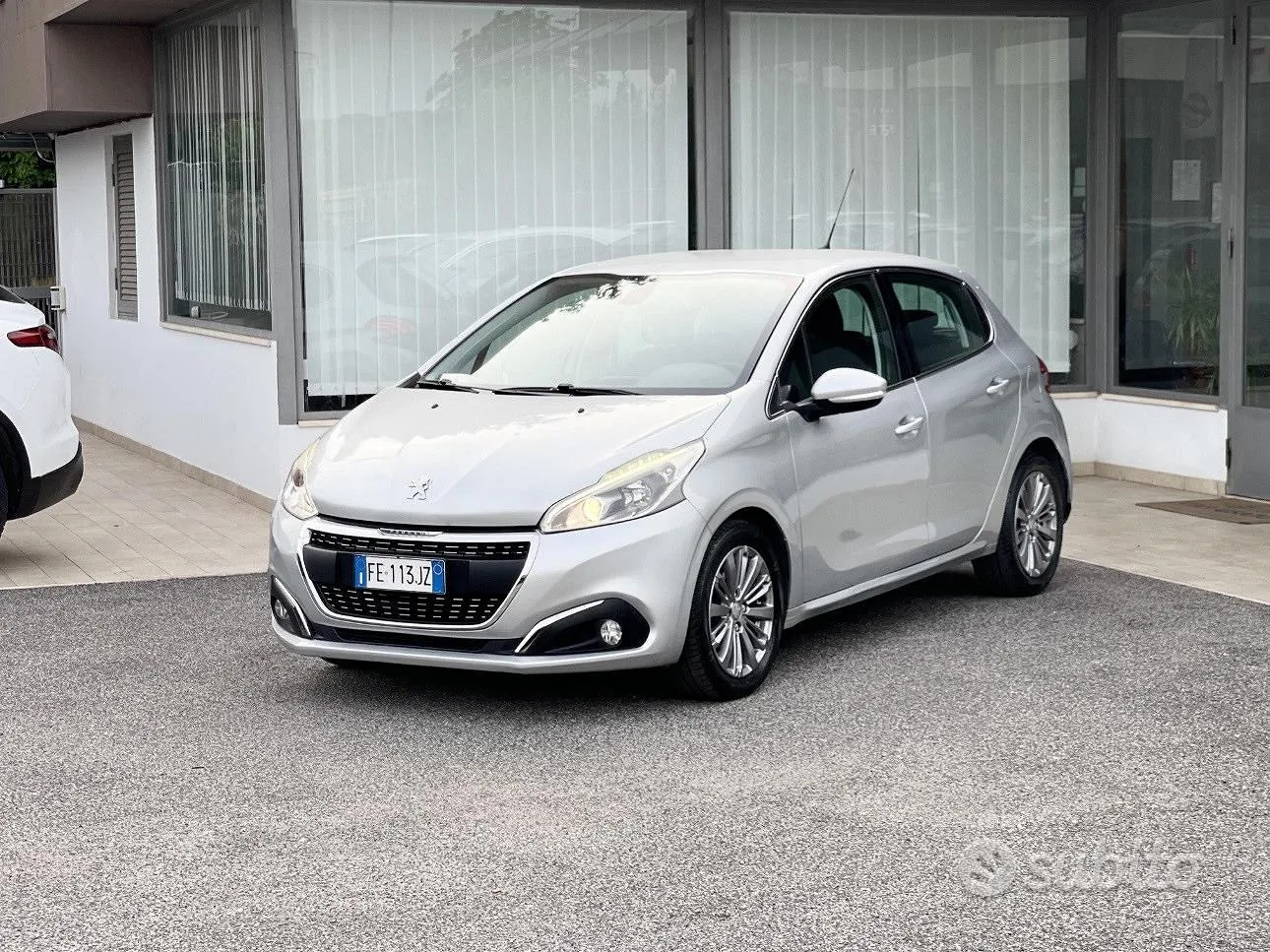 Peugeot 208 2016 photo 3