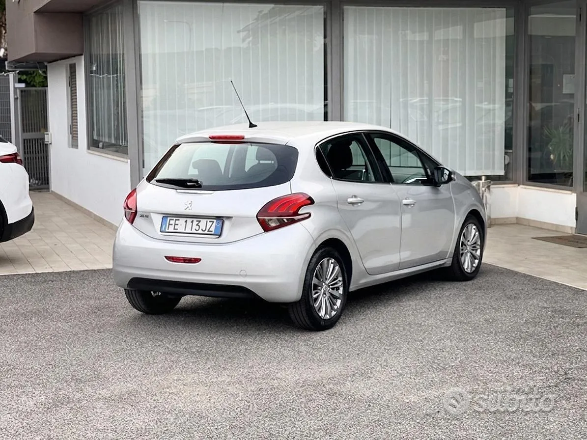 Peugeot 208 2016 photo 5