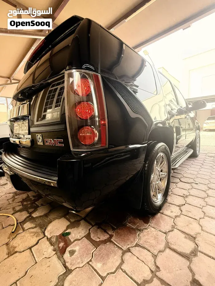 GMC Yukon Denali 2013 photo 4