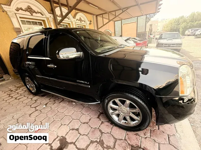 GMC Yukon Denali 2013 photo 3