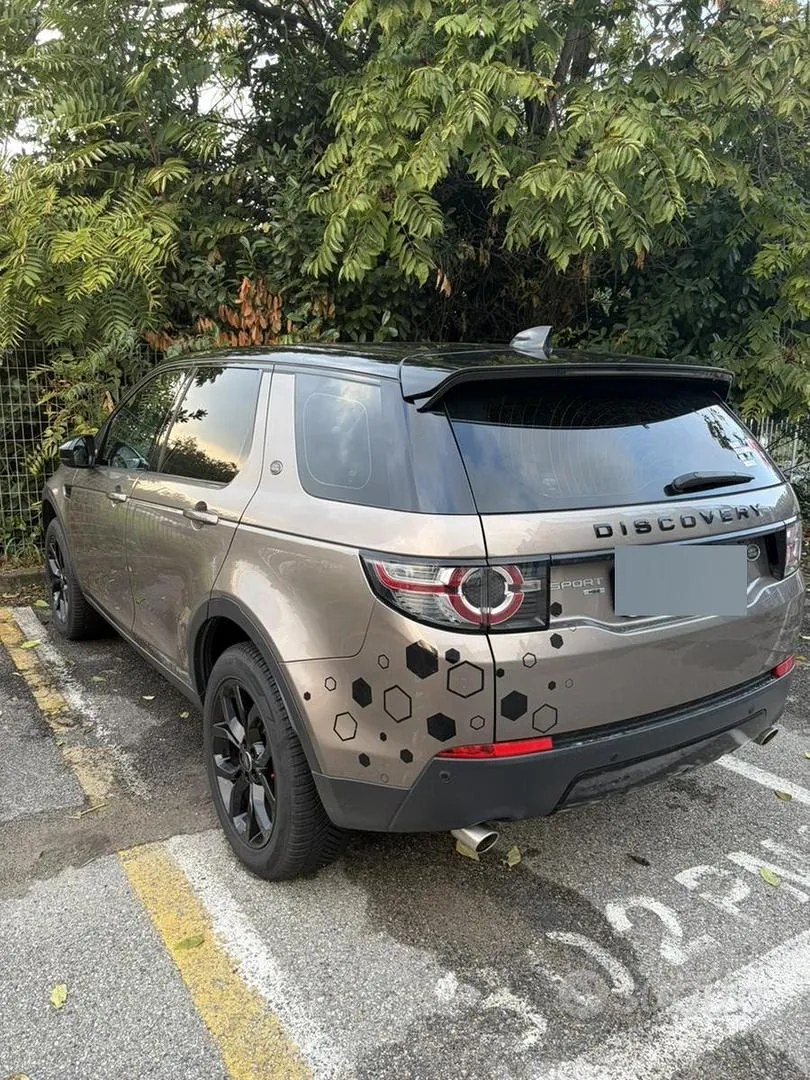 Land Rover Discovery Sport 2017 photo 2