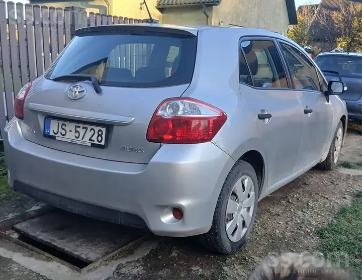 Toyota Auris 2012 photo 3