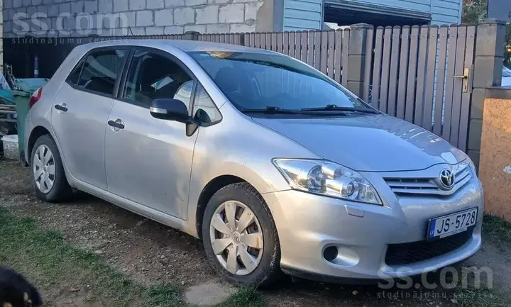 Toyota Auris 2012 photo 5