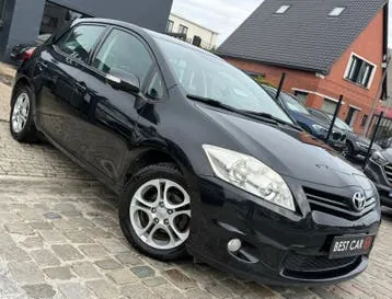 Toyota Auris 2011 photo 2