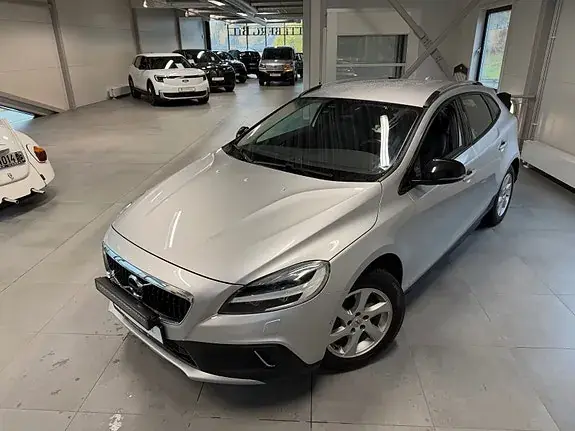 Volvo V40 Cross Country 2017 photo 2