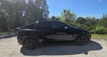 Tesla Model Y 2023 photo 2