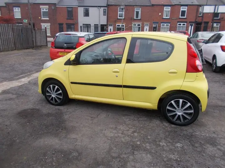 Peugeot 107 2008 photo 4