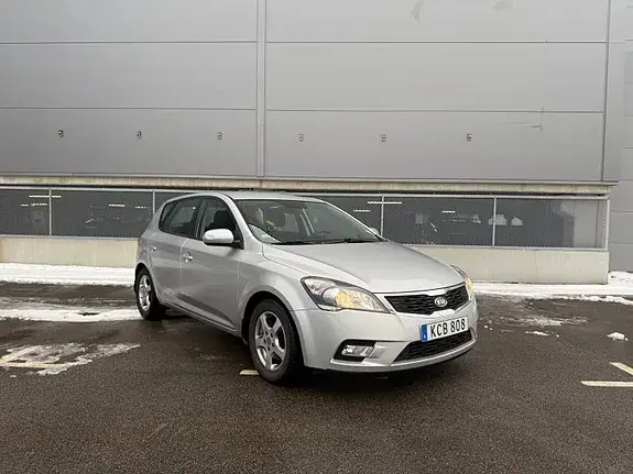Kia Ceed 2010 photo 4