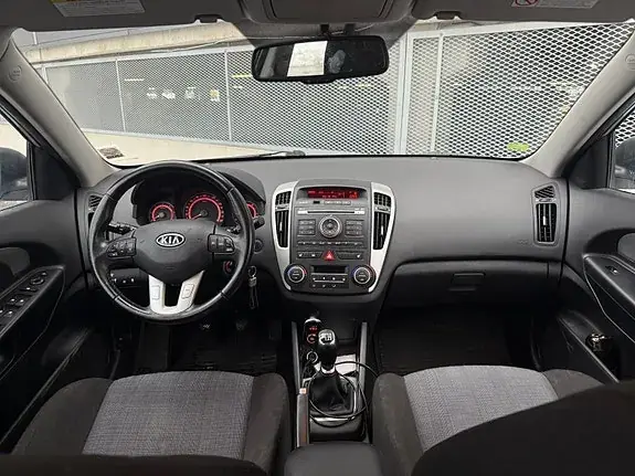 Kia Ceed 2010 photo 5