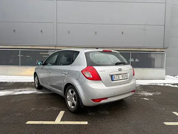 Kia Ceed 2010 photo 3