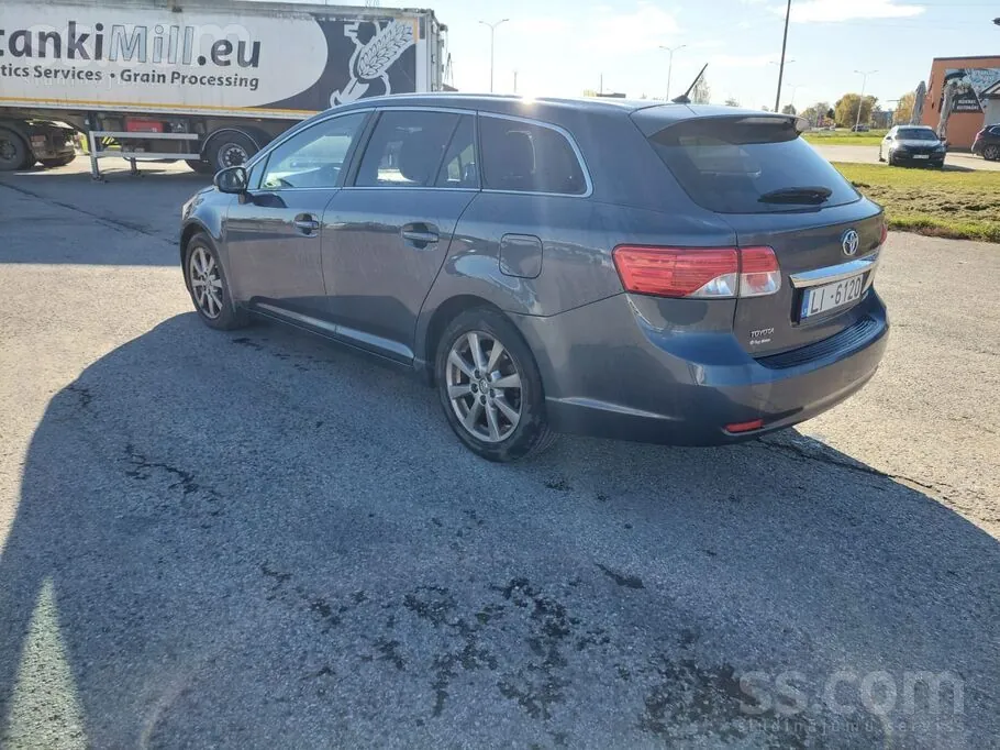 Toyota Avensis 2012 photo 2