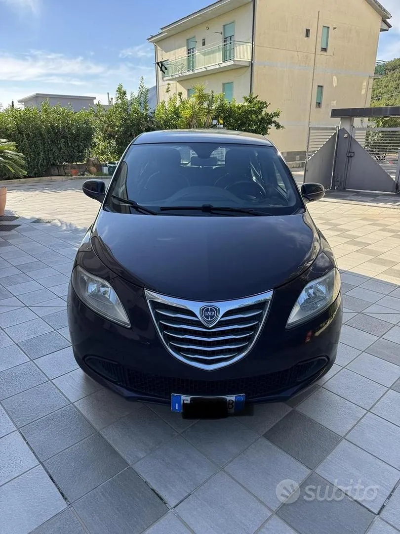 Lancia Ypsilon