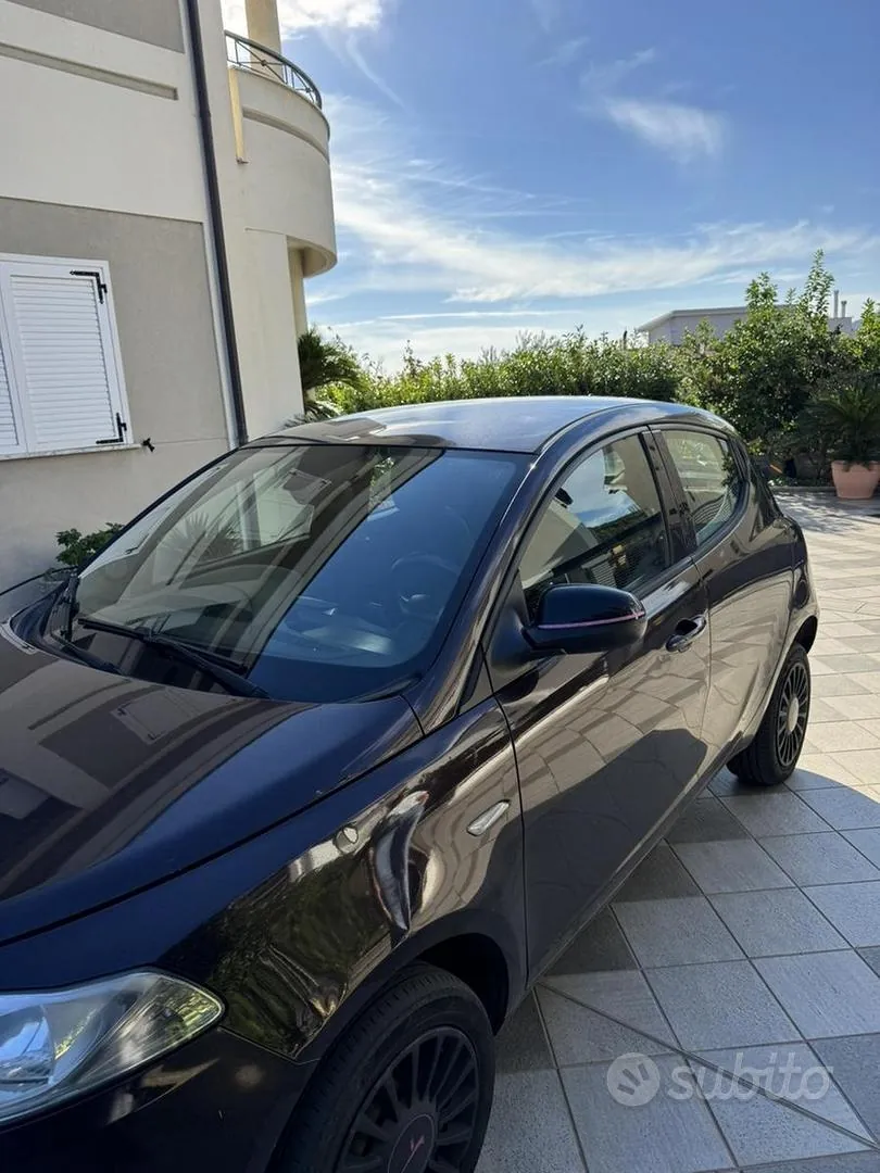 Lancia Ypsilon 2013 photo 2