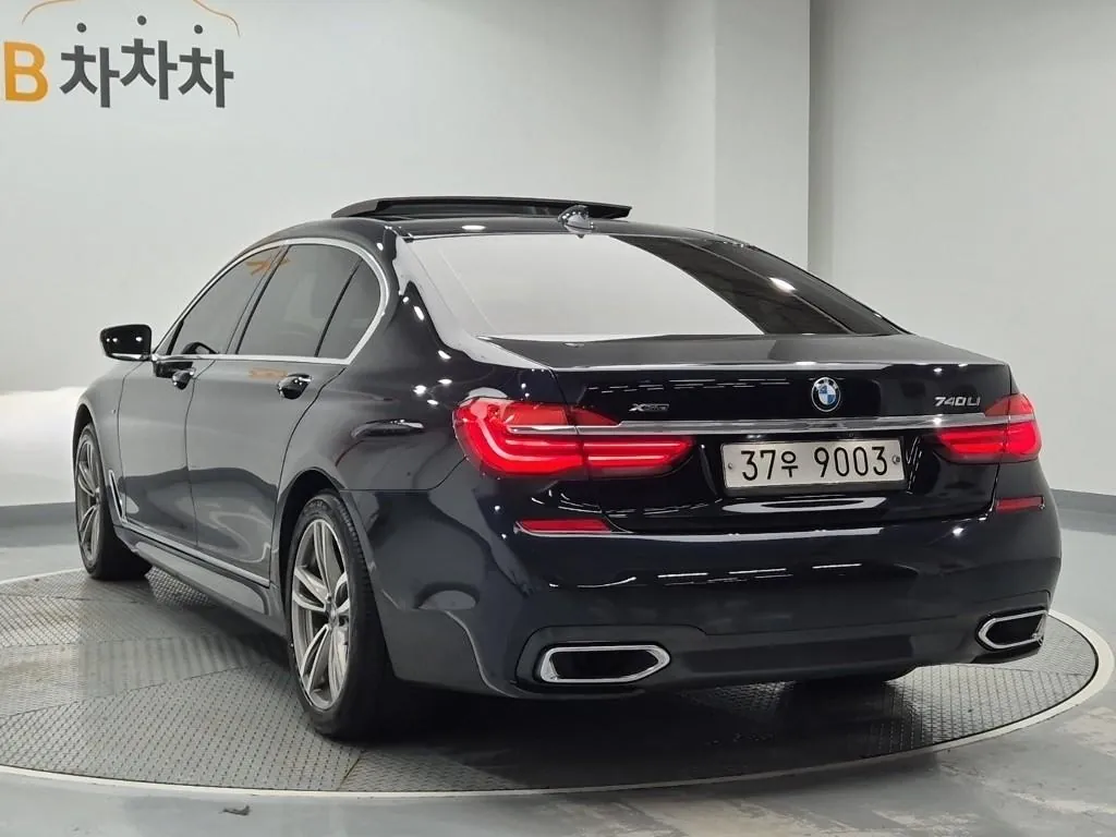 BMW 7 Series 2017 photo 2